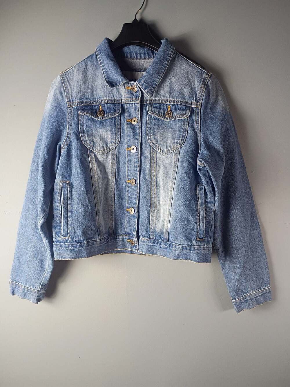 The Style Between Us Women's Classic Denim Trucker Jacket